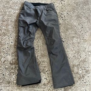 Women’s 686 Snowboarding Pants, Gray Size L (fit VERY small)
